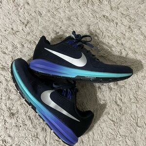 Women’s Nike Shoes size 8.5